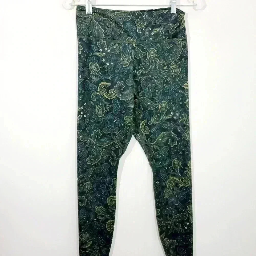 Kiragrace Paisley Print Leggings. Size Medium - Picture 6 of 7